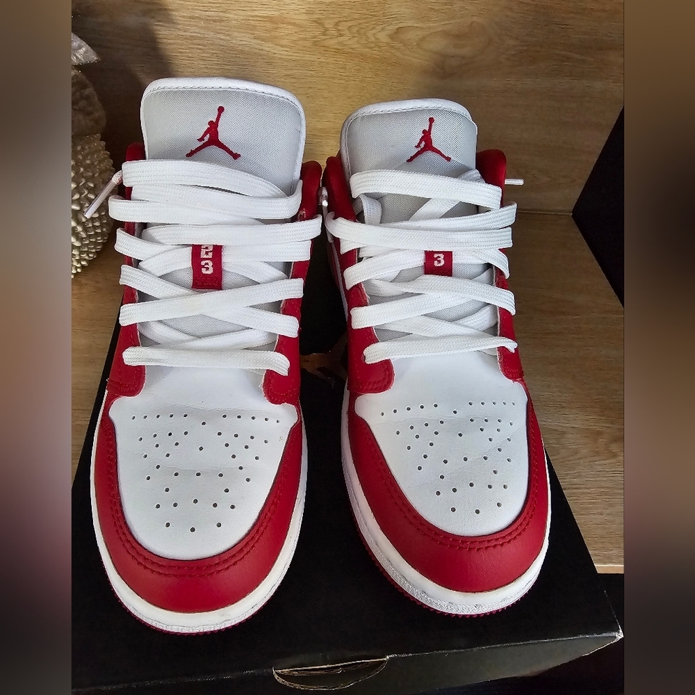Air Jordan 1 Low Snekers 4.5 Y
